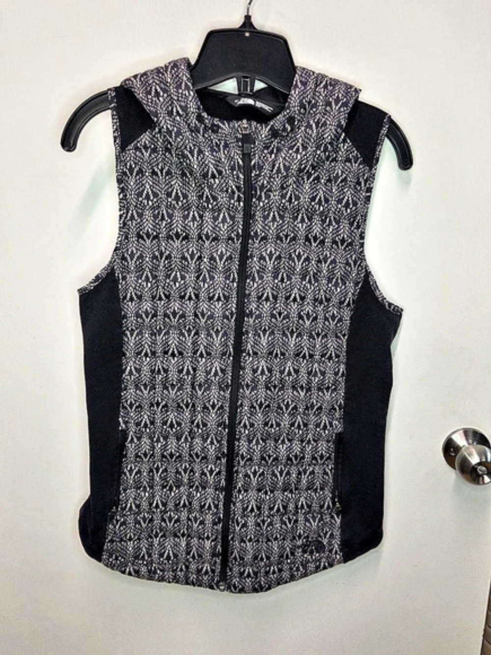 The North Face Women's Patterned Vest Size Small Like New